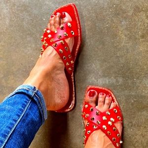 🔴$42, 4.99 ⛵🛍️🌟 9 NIB Gold Rock-stud Spike Stud Rhinestone Red Jellie Sandal